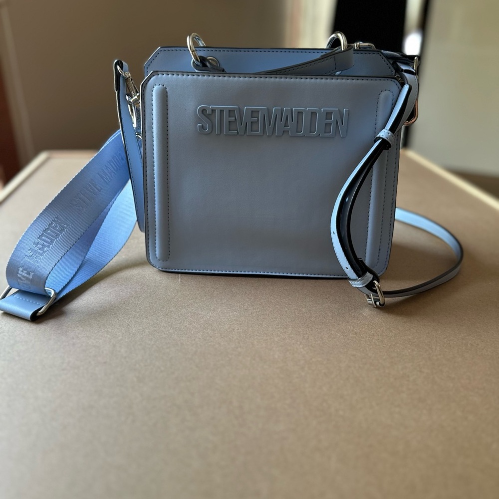 EUC Steve Madden Periwinkle Blue Crossbody Bag with 2 Straps
